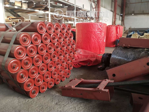 人字形防滑耐磨皮帶輸送機(jī) 人字形防滑耐磨皮帶輸送機(jī)