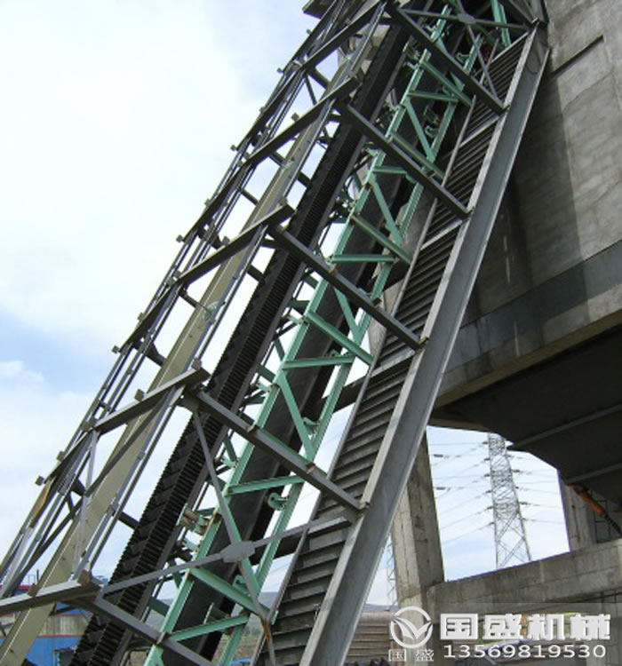 沙場皮帶輸送機(jī) 沙場皮帶輸送機(jī),